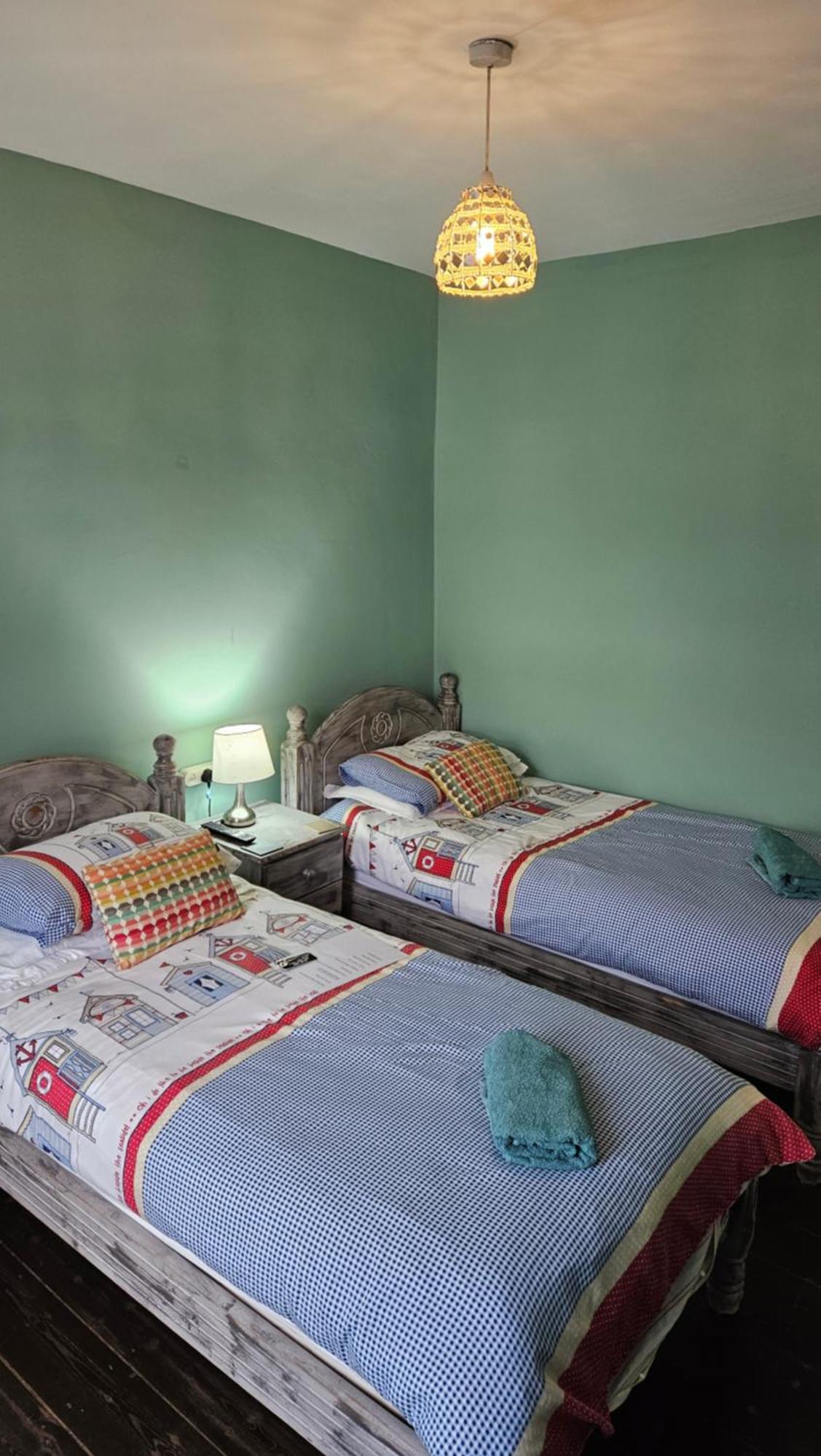 Amble Harbour Retreats Hotel ภายนอก รูปภาพ
