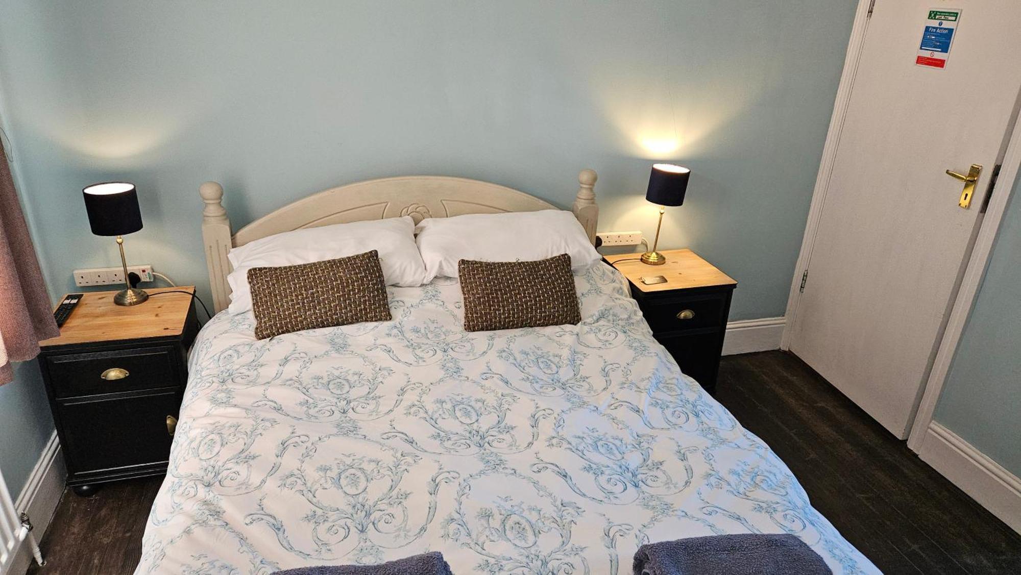 Amble Harbour Retreats Hotel ภายนอก รูปภาพ