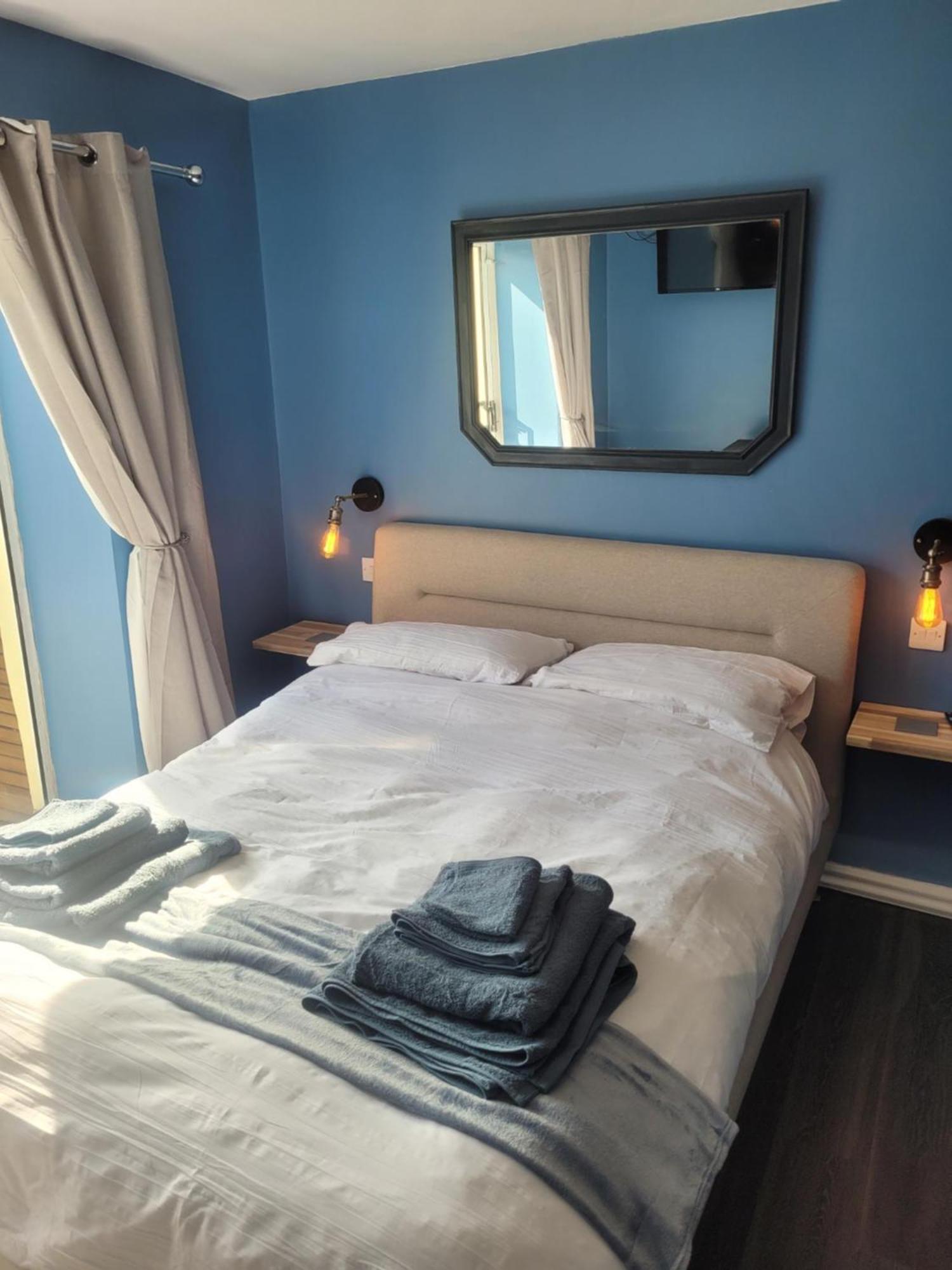 Amble Harbour Retreats Hotel ภายนอก รูปภาพ