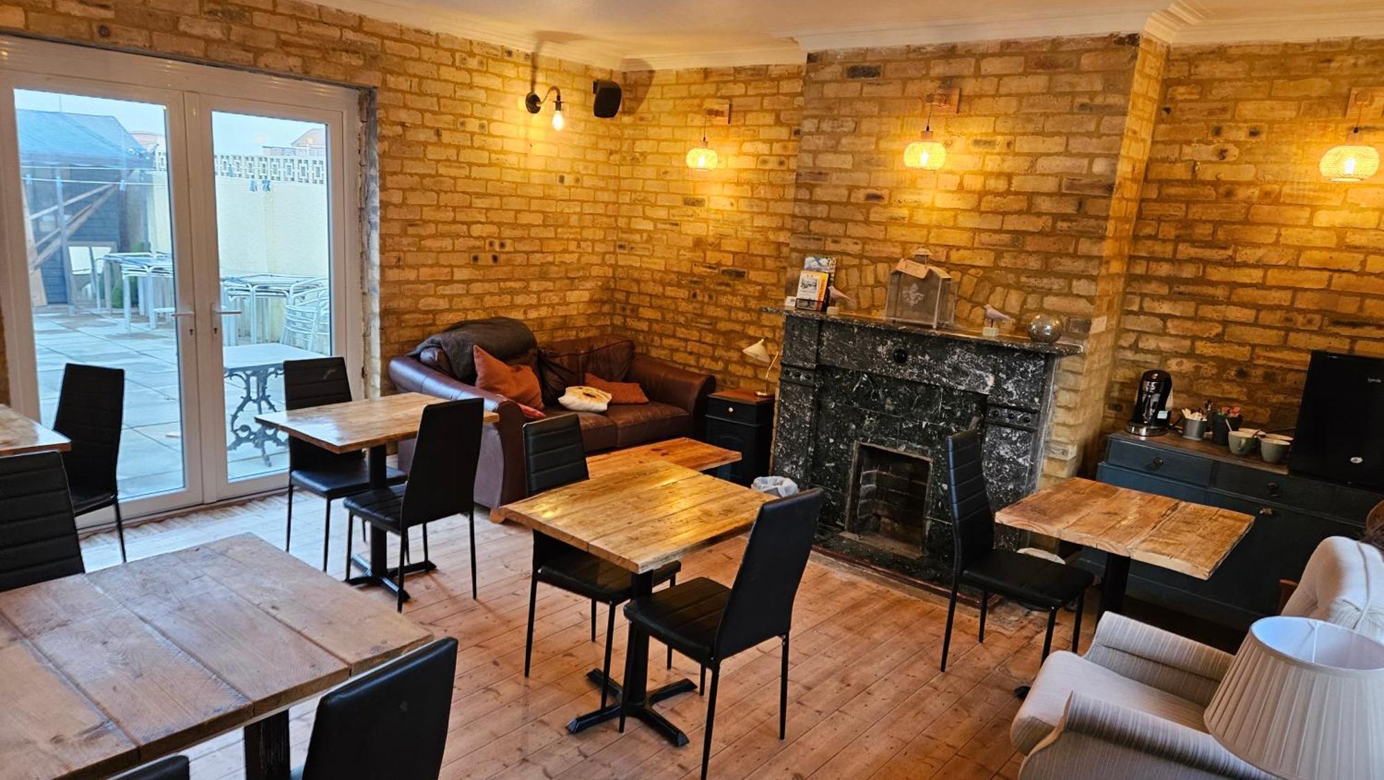 Amble Harbour Retreats Hotel ภายนอก รูปภาพ